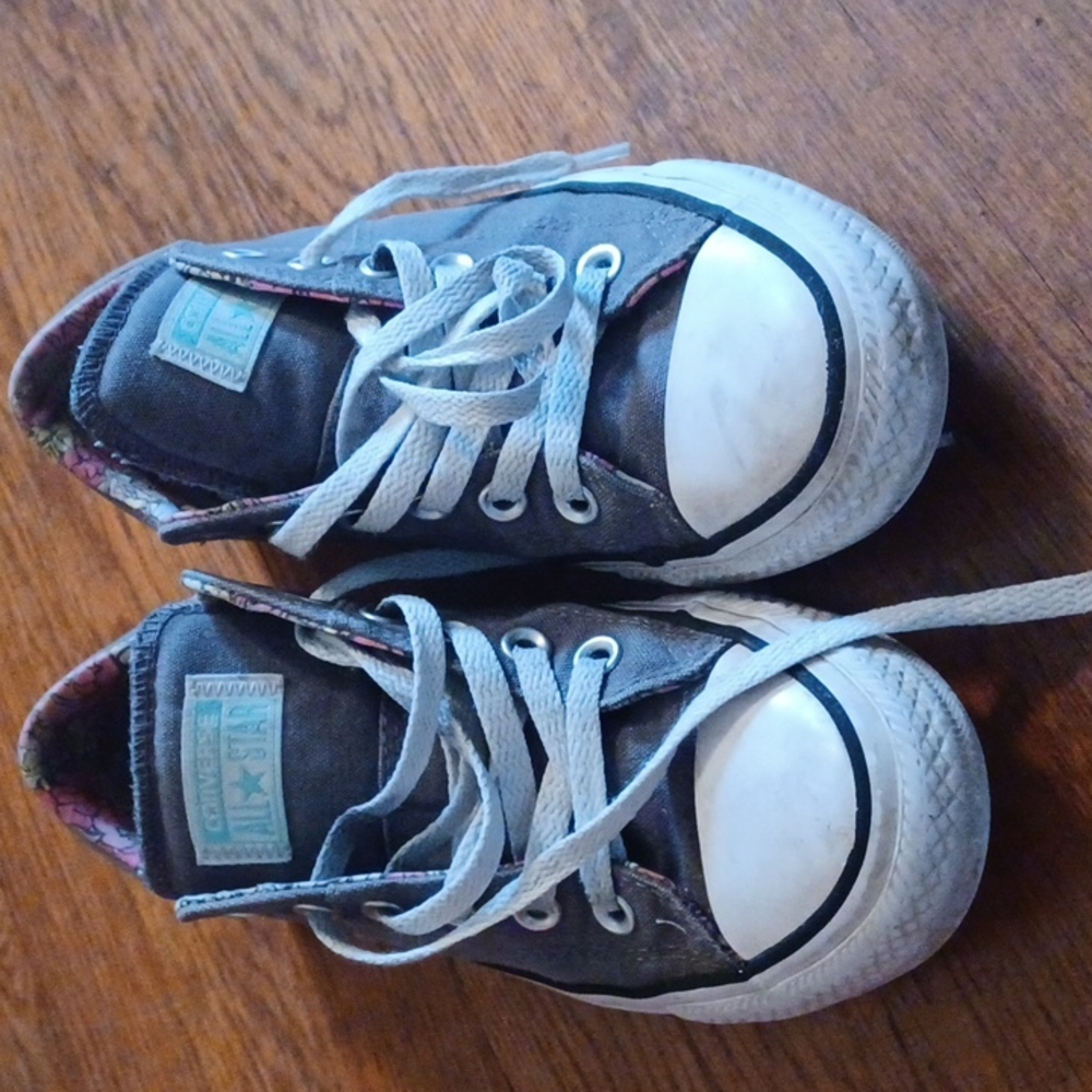 Converse size 7 1/2 sneakers
